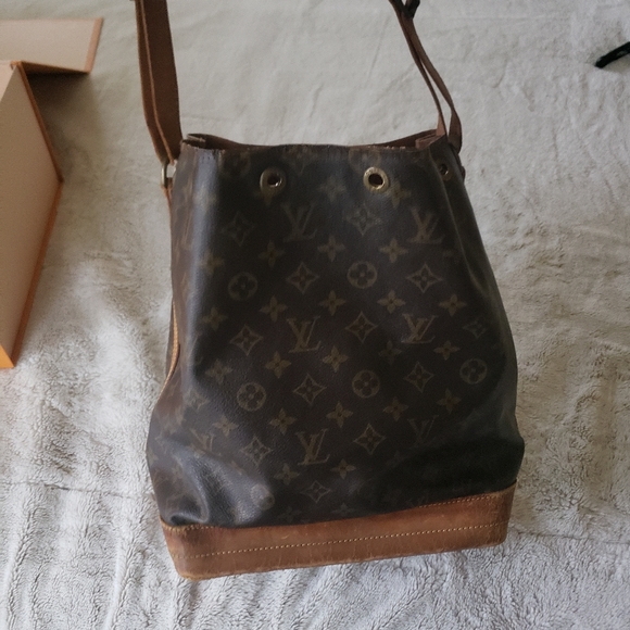 Louis Vuitton Handbags - LV mono bucket bag